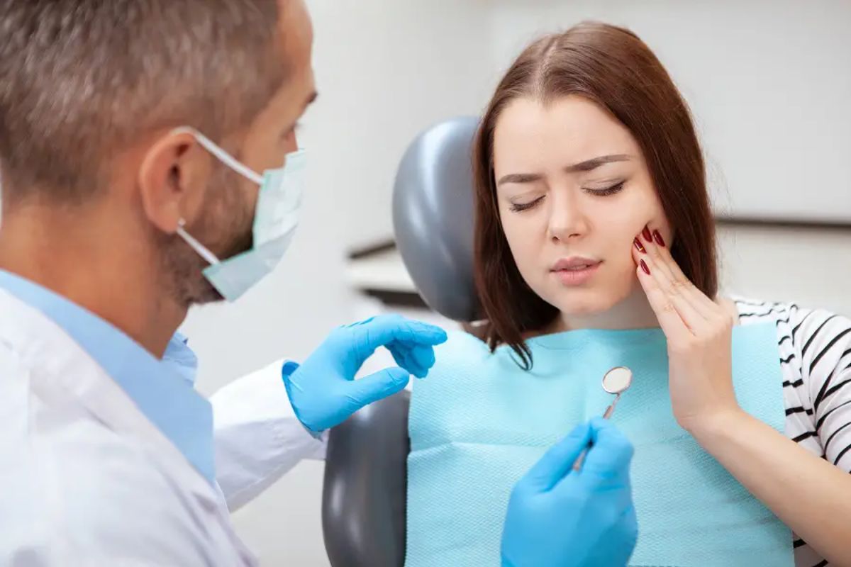 Read more about the article What to do in dental emergency situation
